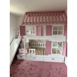 Etagenbett mit großem Spielplatz, Treppe und Rutsche